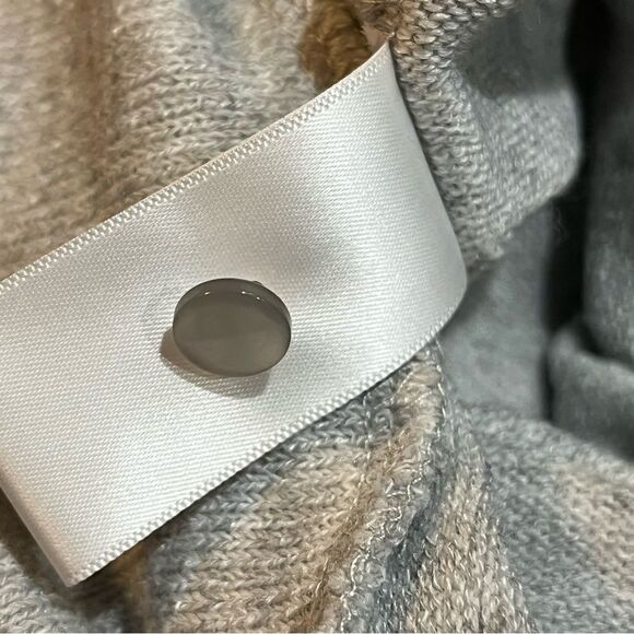 Shabby Chic Grey Keyhole Neck Shirt Sleeve Sweater with Lace Trim. 1 Button sz S - Picture 13 of 16